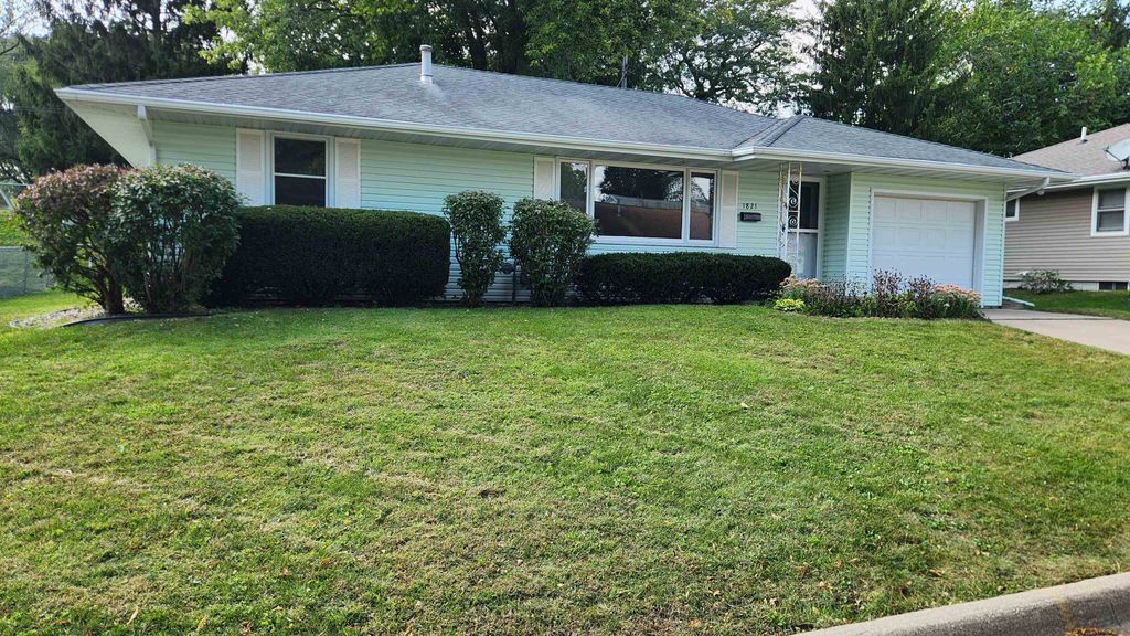 Photo of 1821 Glendale Court, Dubuque, IA 52001 (MLS # 152956)