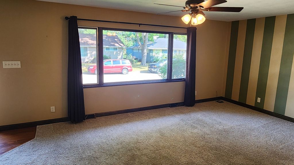 Photo of 1821 Glendale Court, Dubuque, IA 52001 (MLS # 152956)
