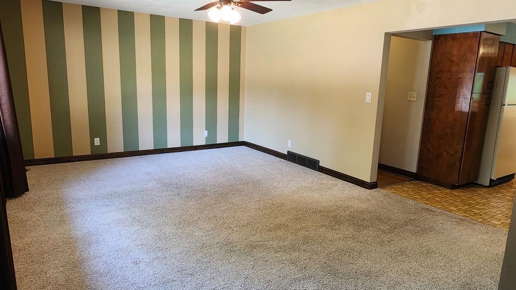 Photo of 1821 Glendale Court, Dubuque, IA 52001 (MLS # 152956)