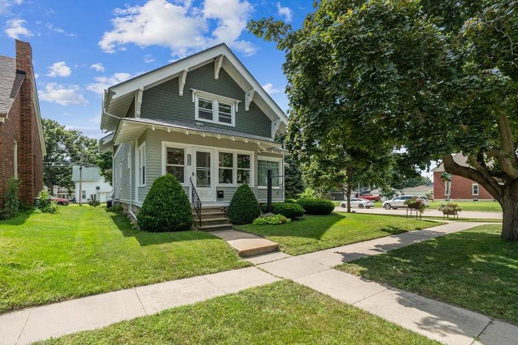 Photo of 327 W 1st Avenue, Dyersville, IA 52040 (MLS # 152859)