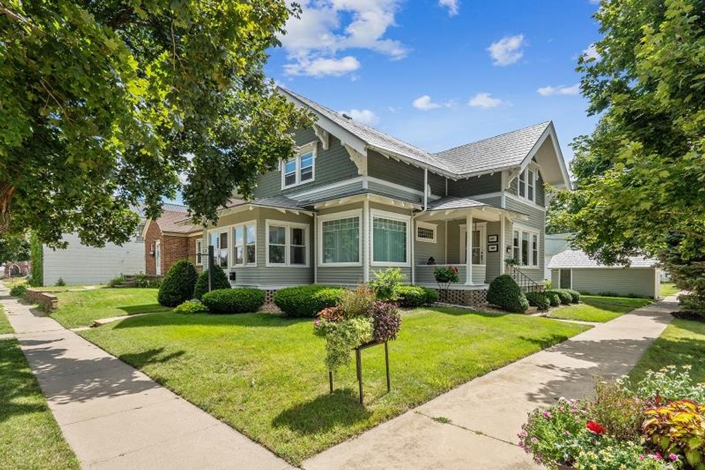 Photo of 327 W 1st Avenue, Dyersville, IA 52040 (MLS # 152859)