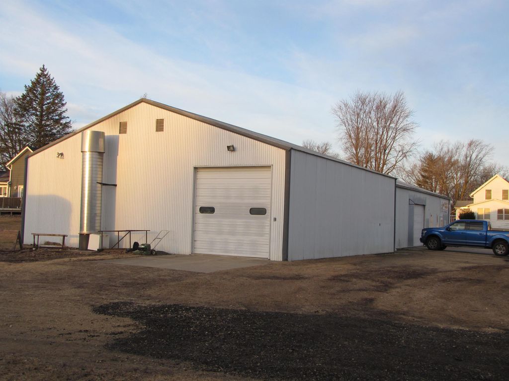 Photo of 401 E Grove Street, Maquoketa, IA 52060 (MLS # 151468)