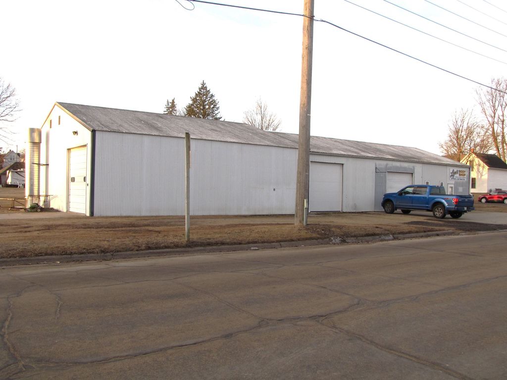 Photo of 401 E Grove Street, Maquoketa, IA 52060 (MLS # 151468)