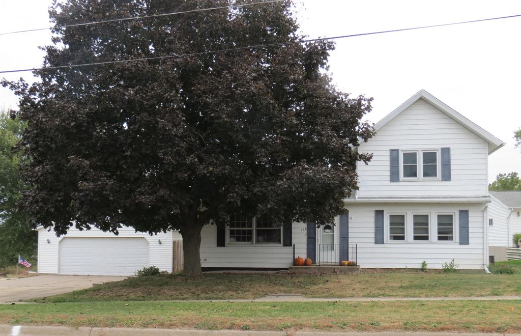 Photo of 713 S Main Street, Delmar, IA 52037 (MLS # 153251)