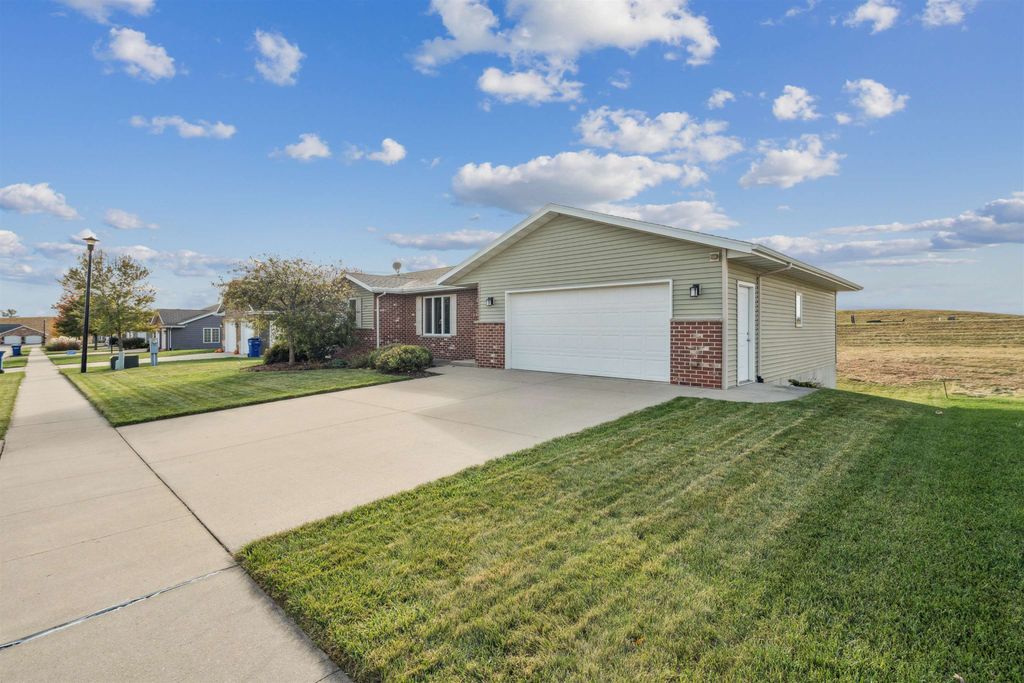 Photo of 622 Meadowland Court, Epworth, IA 52045 (MLS # 153322)