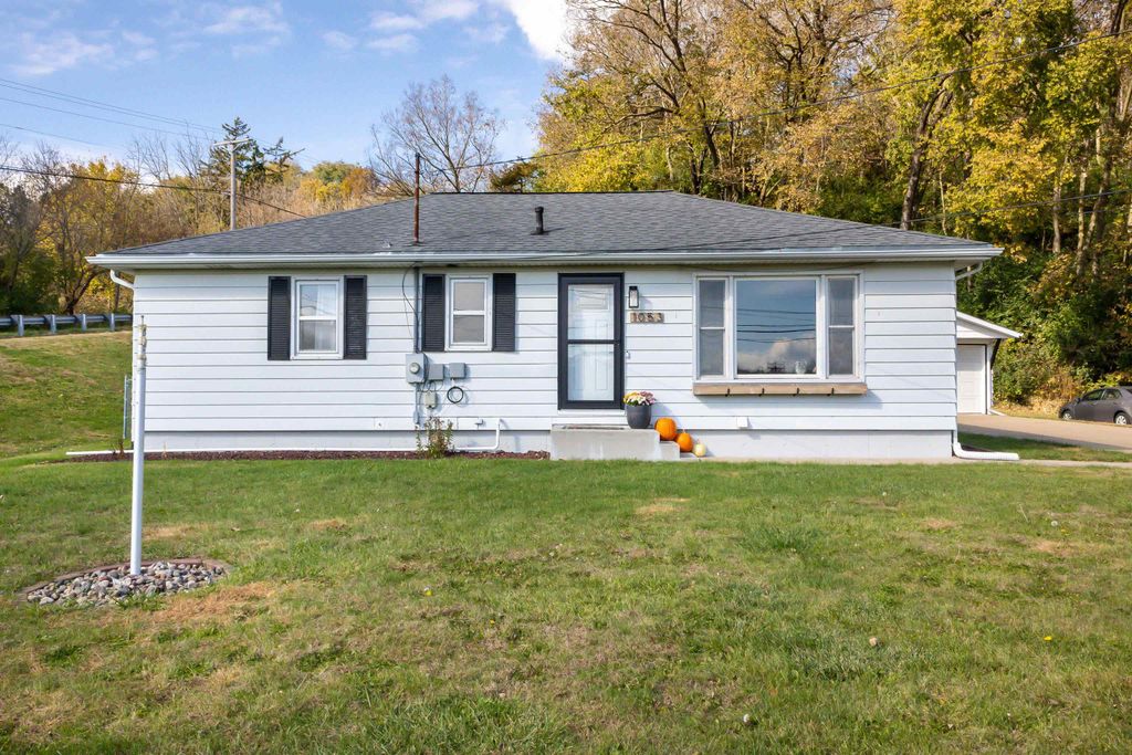 Photo of 1053 Miller Road, Dubuque, IA 52003 (MLS # 153388)