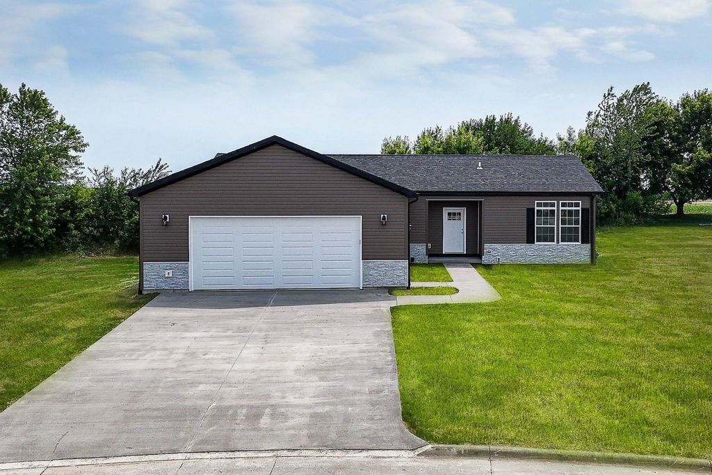 Photo of 800 Bobcat Avenue #SE, Farley, IA 52046 (MLS # 153115)