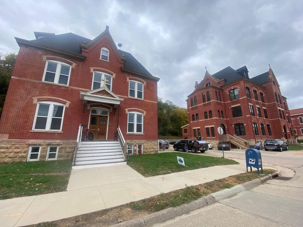 Photo of 2901 Central Avenue, Dubuque, IA 52001 (MLS # 153344)