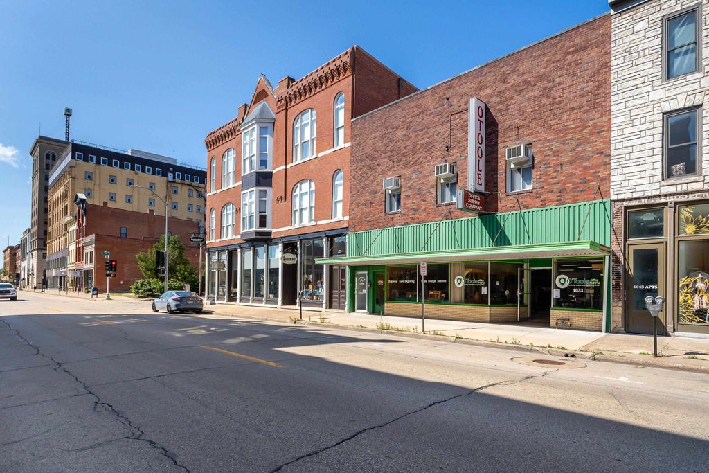 Photo of 1033 Main Street, Dubuque, IA 52001 (MLS # 152296)