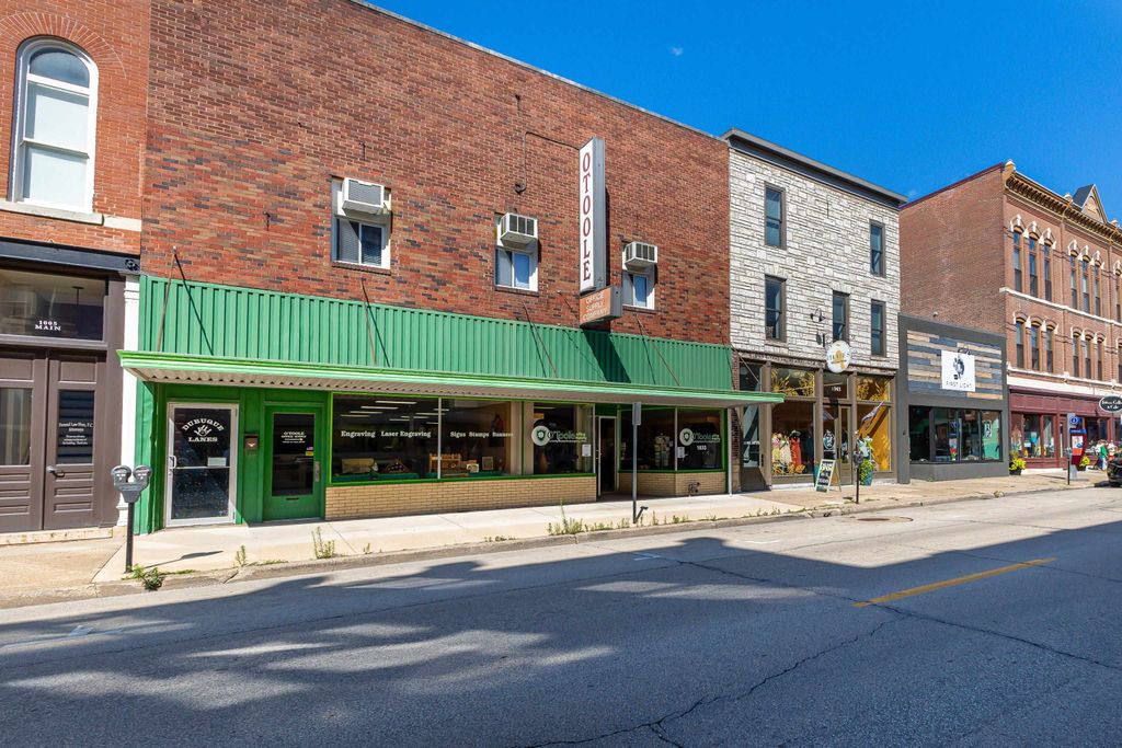 Photo of 1033 Main Street, Dubuque, IA 52001 (MLS # 152296)