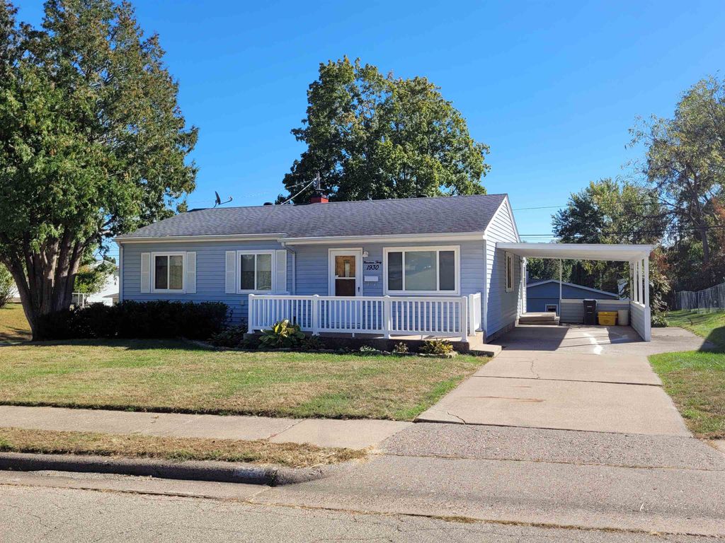 Photo of 1930 Scenic View Drive, Dubuque, IA 52001 (MLS # 153263)