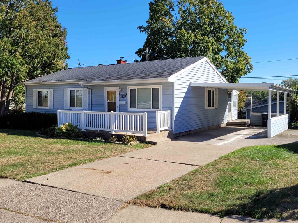 Photo of 1930 Scenic View Drive, Dubuque, IA 52001 (MLS # 153263)