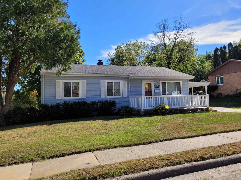 Photo of 1930 Scenic View Drive, Dubuque, IA 52001 (MLS # 153263)