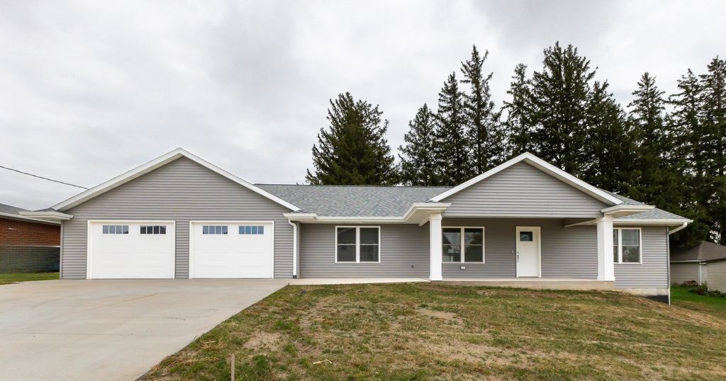 Photo of 860 Sunshine Street, Holy Cross, IA 52053 (MLS # 153282)