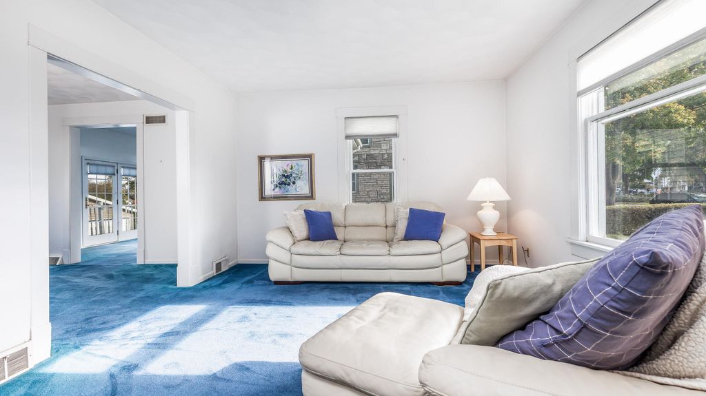 Photo of 408 S Grandview Avenue, Dubuque, IA 52003 (MLS # 153332)