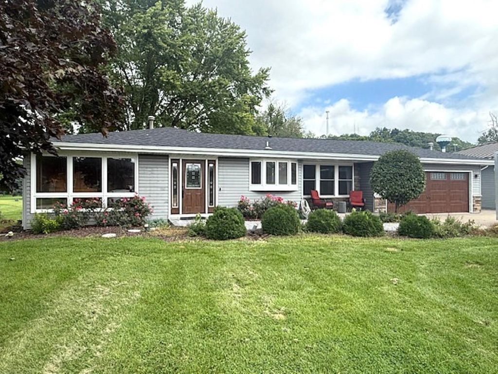 Photo of 707 Mill Creek Road, Bellevue, IA 52031 (MLS # 152830)