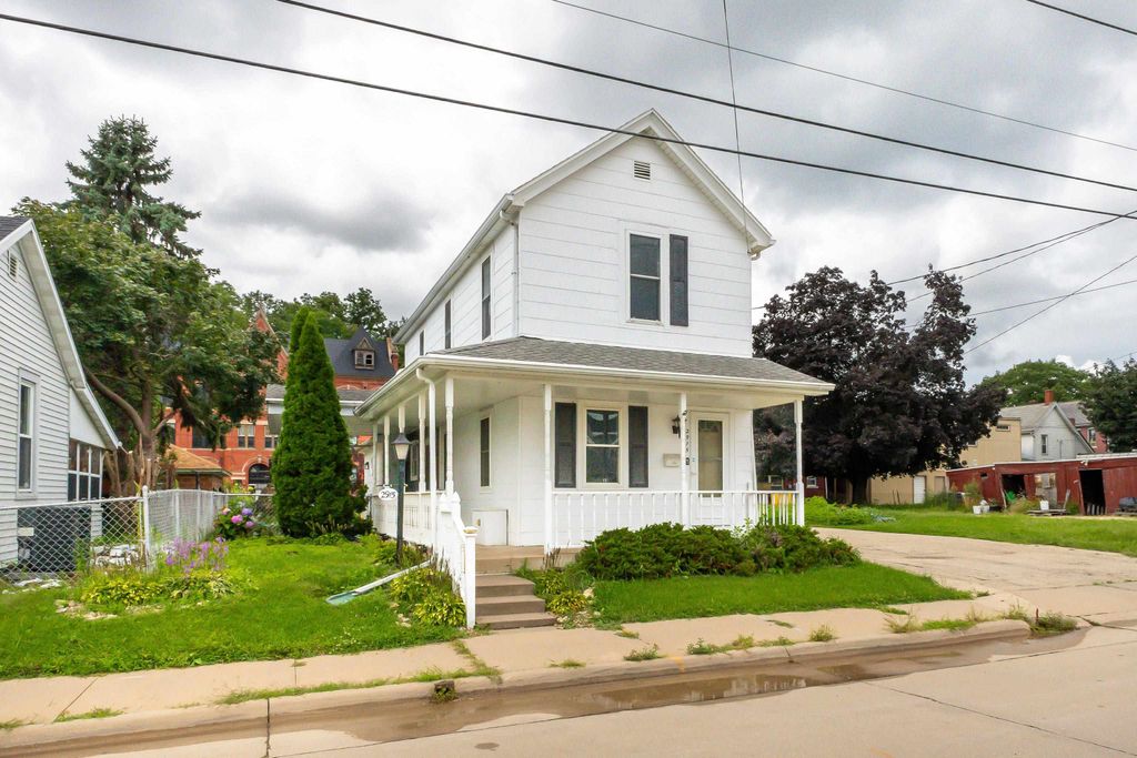 Photo of 2915 White Street, Dubuque, IA 52001 (MLS # 152781)