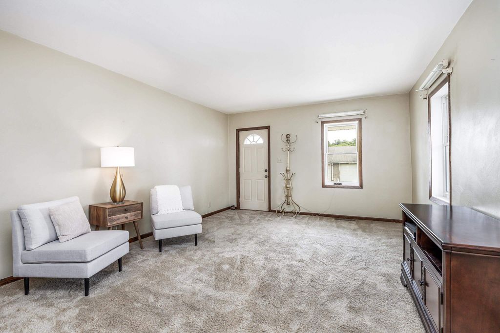 Photo of 2915 White Street, Dubuque, IA 52001 (MLS # 152781)