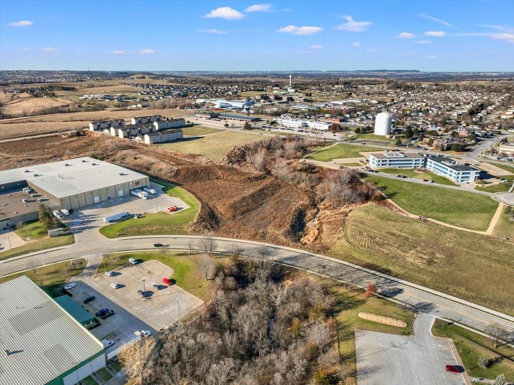 Photo of 0 Chavenelle Road, Dubuque, IA 52002 (MLS # 150985)