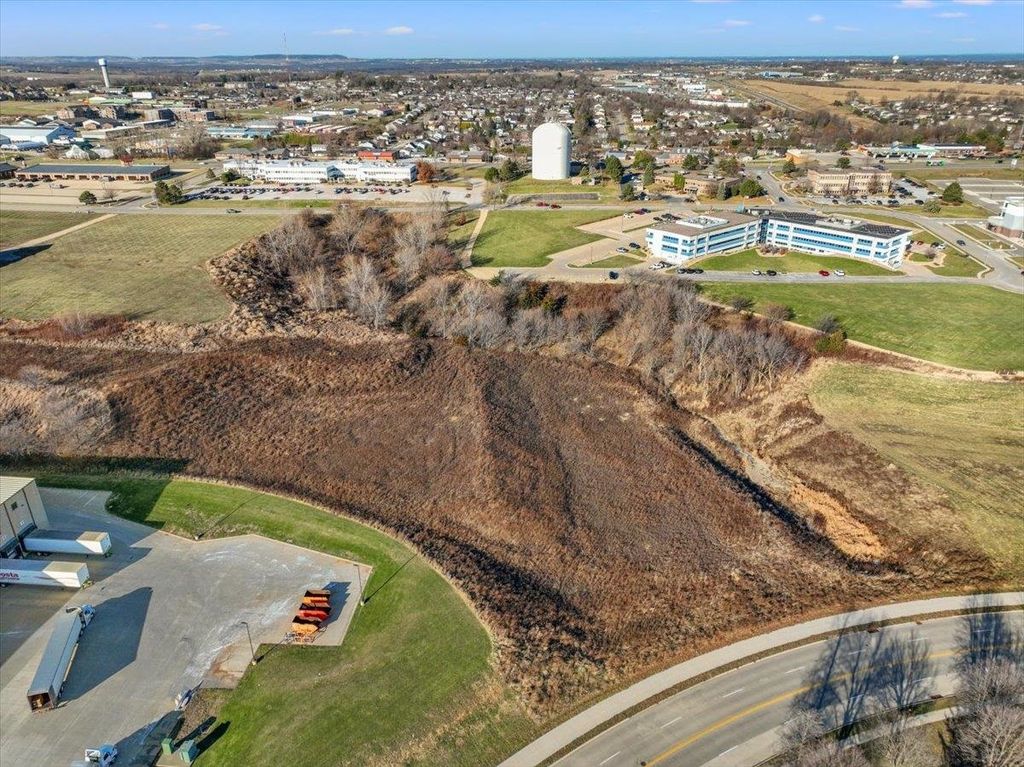 Photo of 0 Chavenelle Road, Dubuque, IA 52002 (MLS # 150985)