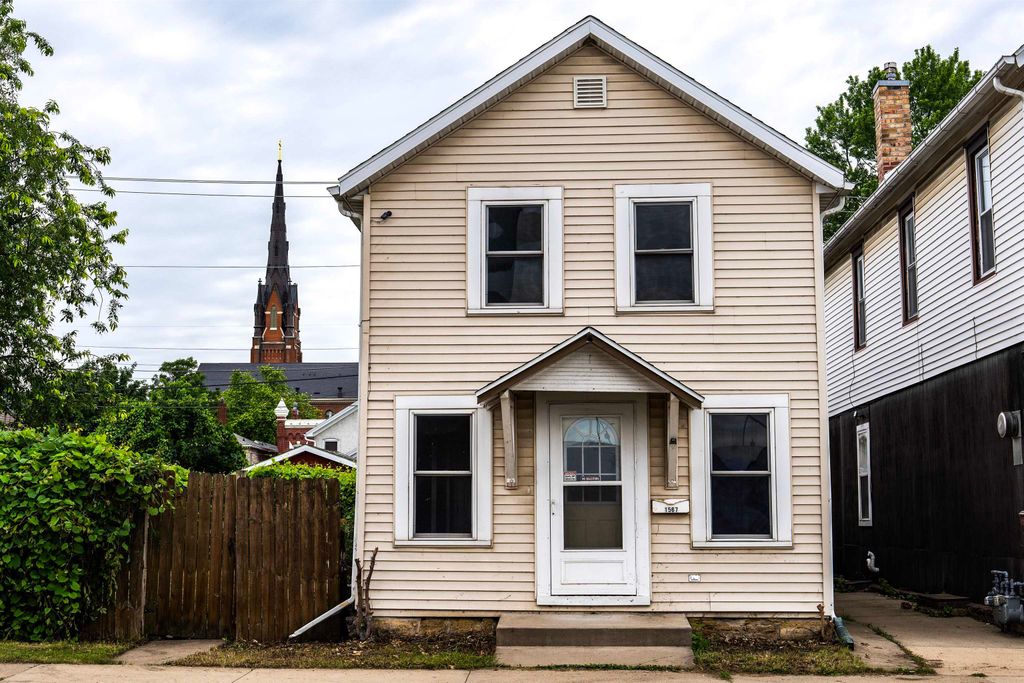 Photo of 1567 Elm Street, Dubuque, IA 52001 (MLS # 153670)