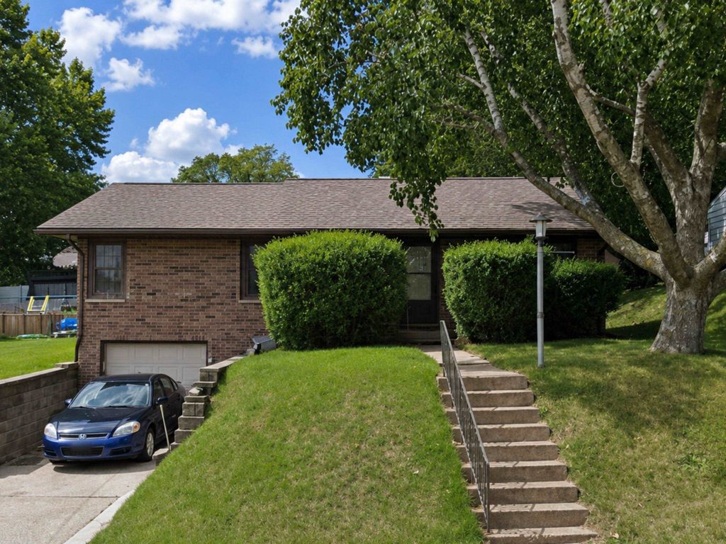 Photo of Dubuque, IA 52001 (MLS # 155177)
