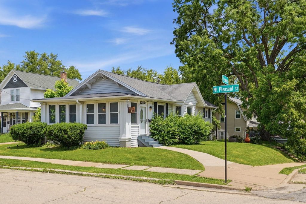 Photo of Dubuque, IA 52001 (MLS # 155011)