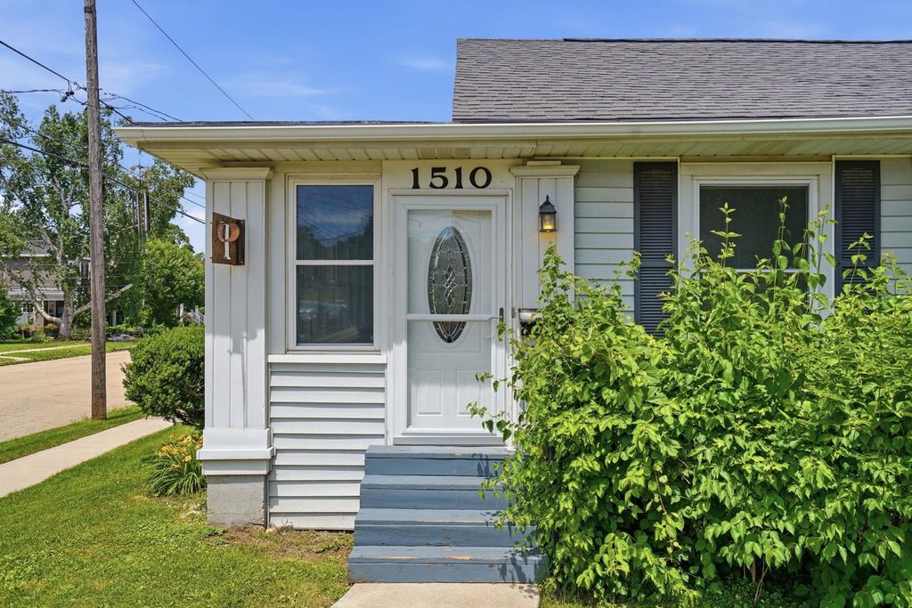 Photo of Dubuque, IA 52001 (MLS # 155011)