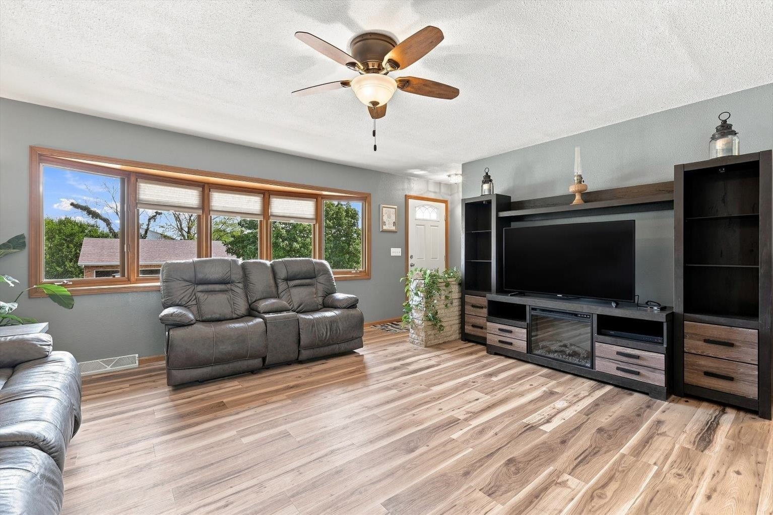 1505 Lucy Drive - Photo 2