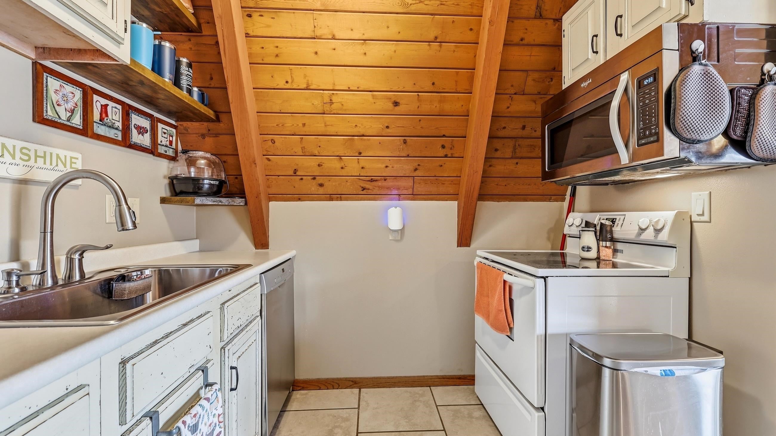 14847 Lost Canyon Rd, Peosta, IA, 52068, USA, 3 Bedrooms Bedrooms, ,2 BathroomsBathrooms,Residential,Pending,14847 Lost Canyon Rd,154268