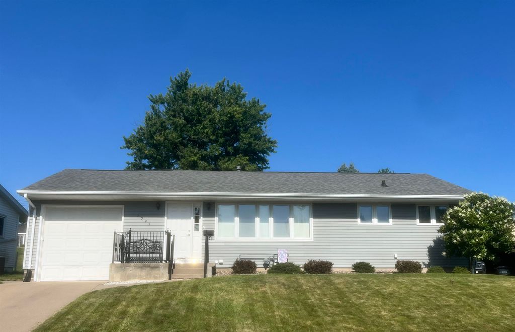 Photo of Dubuque, IA 52001 (MLS # 155222)