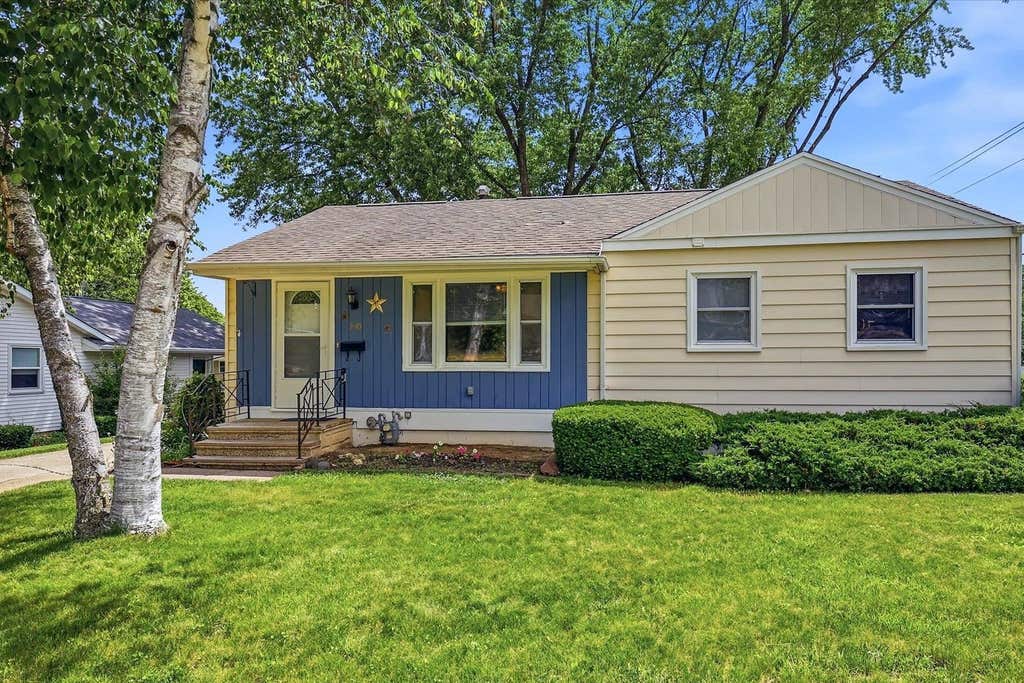 Photo of Dubuque, IA 52001 (MLS # 155155)