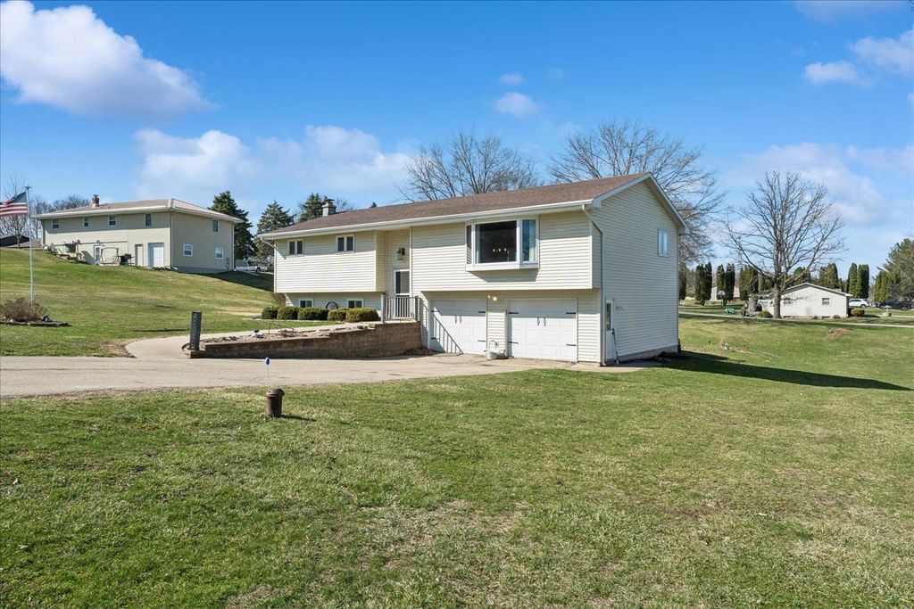 Photo of Dubuque, IA 52001 (MLS # 154245)