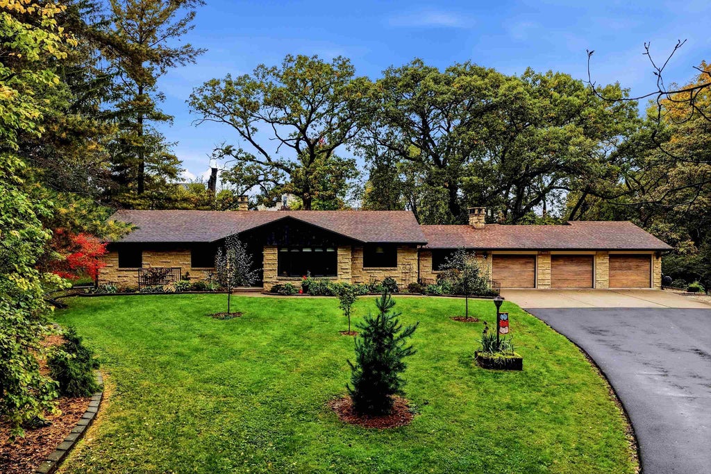 Photo of Dubuque, IA 52001 (MLS # 155920)