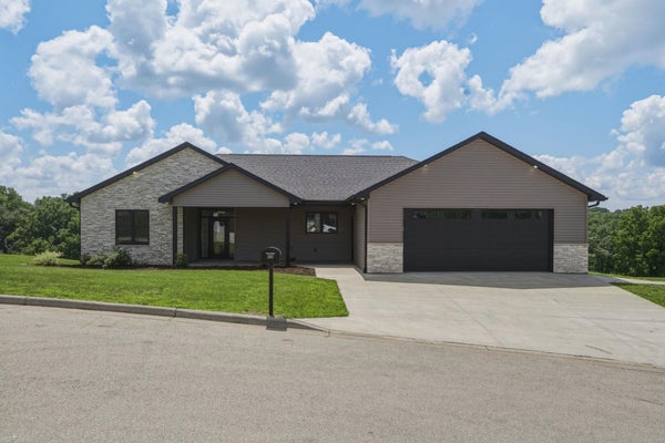 95 SPRUCE PARK DR, POTOSI, WI 53820 - Image 105b0f2ffde9a3ff0d0d1c82d488ffa4/887229863