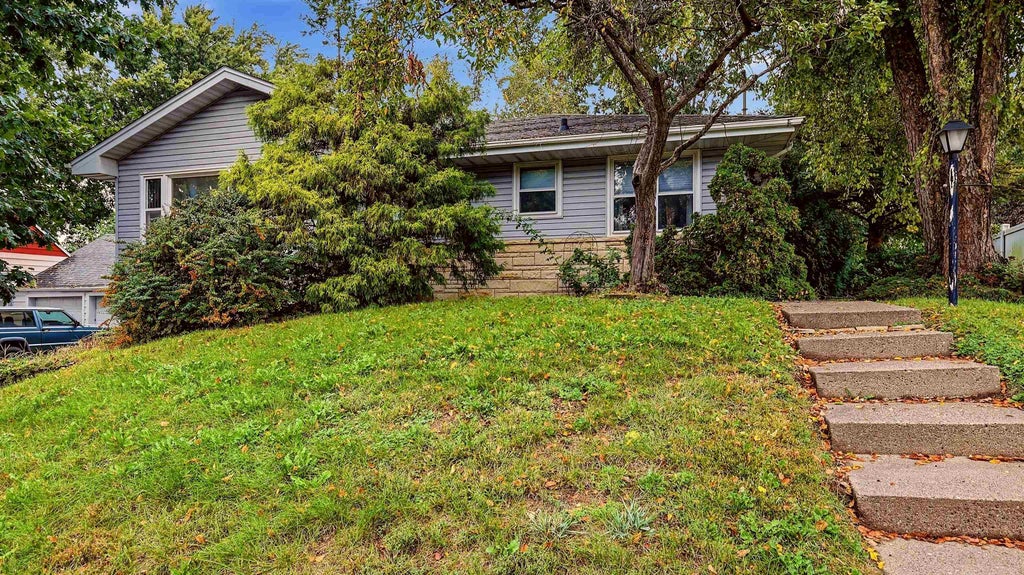 Photo of Dubuque, IA 52001 (MLS # 155867)