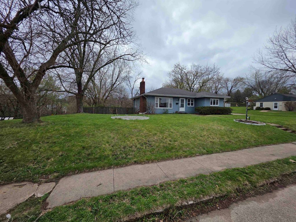 Photo of Dubuque, IA 52001 (MLS # 154362)