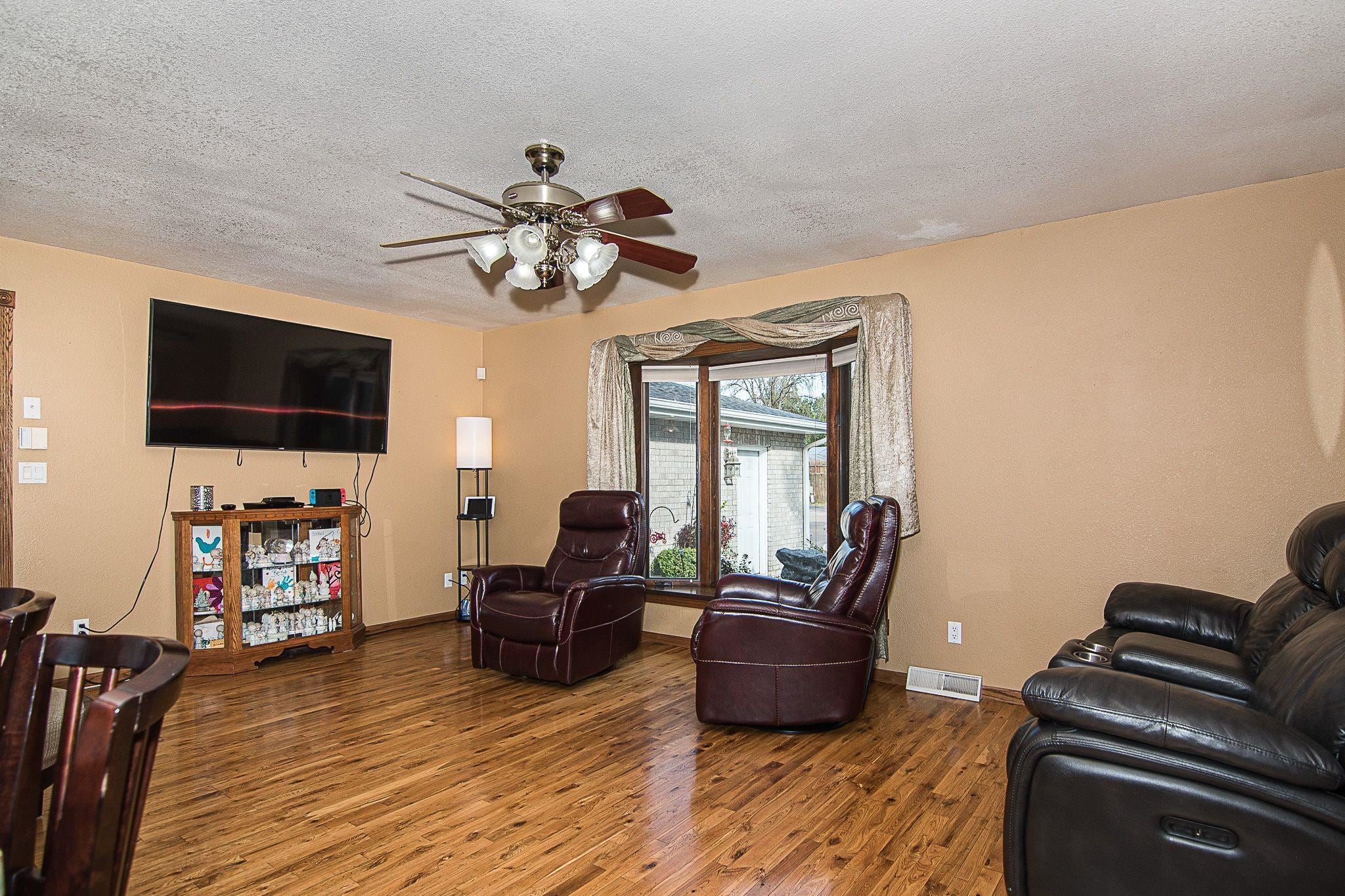 6 Lakeview Drive