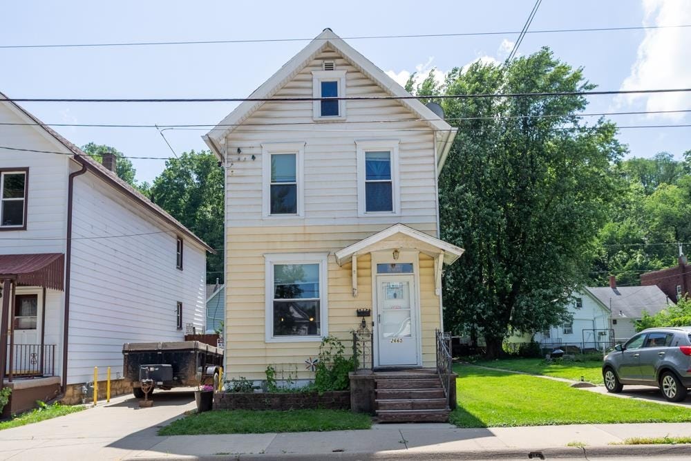 Photo of Dubuque, IA 52001 (MLS # 155128)