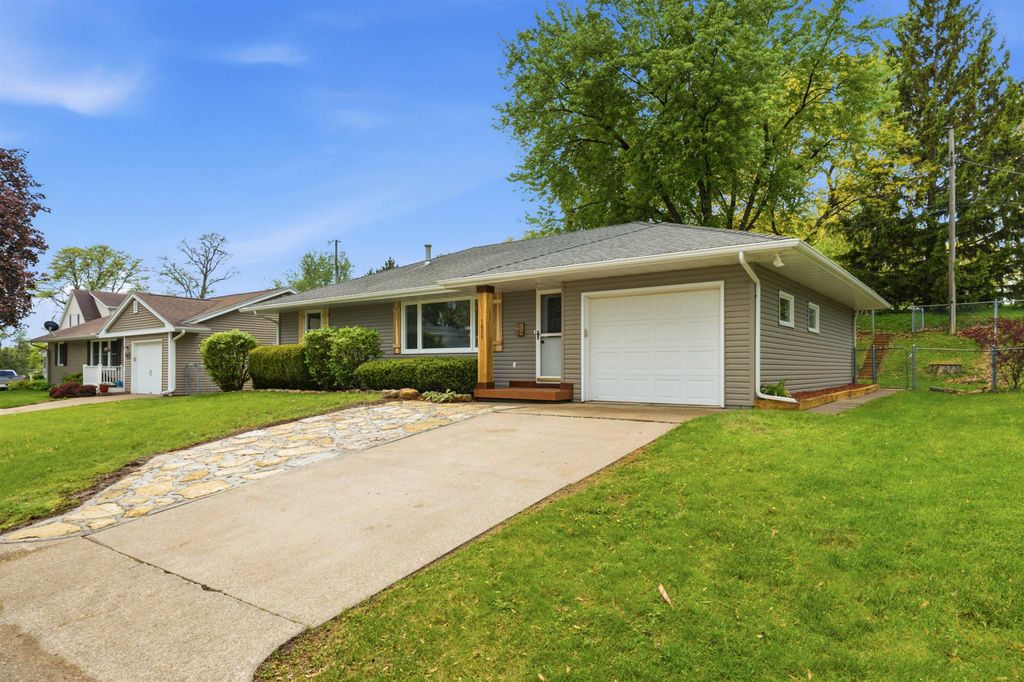 Photo of Dubuque, IA 52001 (MLS # 154621)