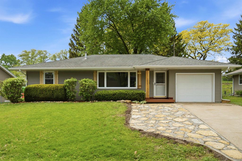 Photo of Dubuque, IA 52001 (MLS # 154621)