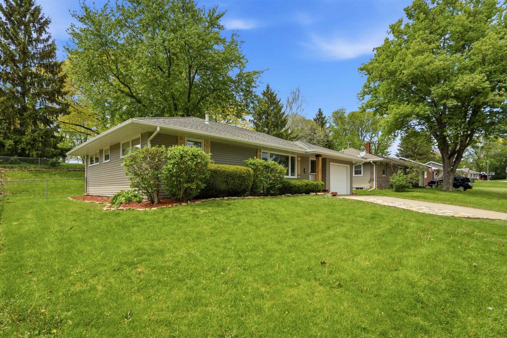 Photo of Dubuque, IA 52001 (MLS # 154621)