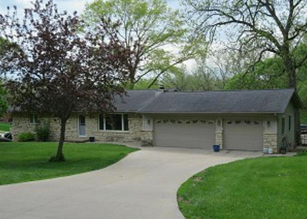 Photo of Dubuque, IA 52003 (MLS # 154386)