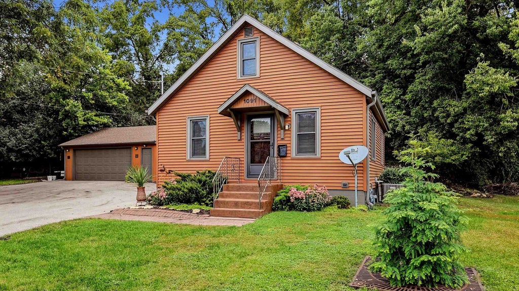 Photo of Dubuque, IA 52001 (MLS # 155796)