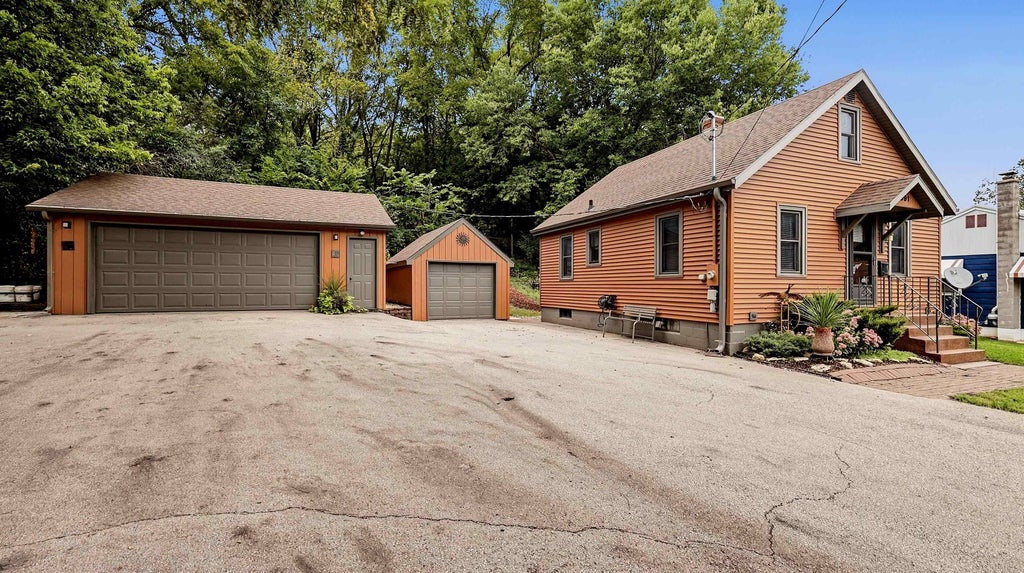 Photo of Dubuque, IA 52001 (MLS # 155796)