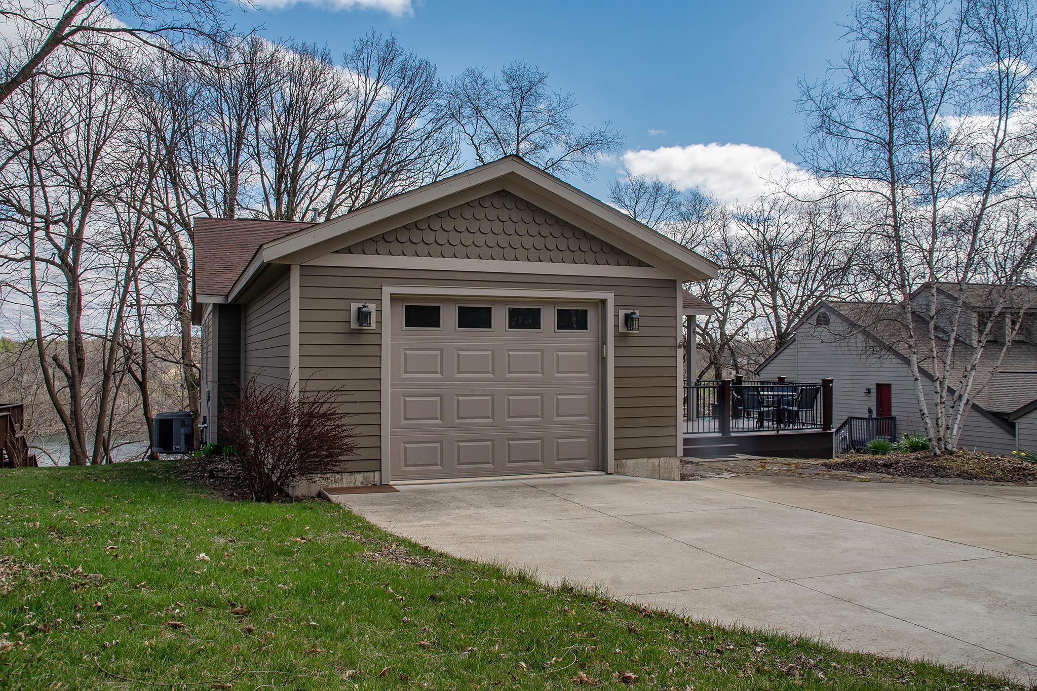 7A252 Tomahawk Lane