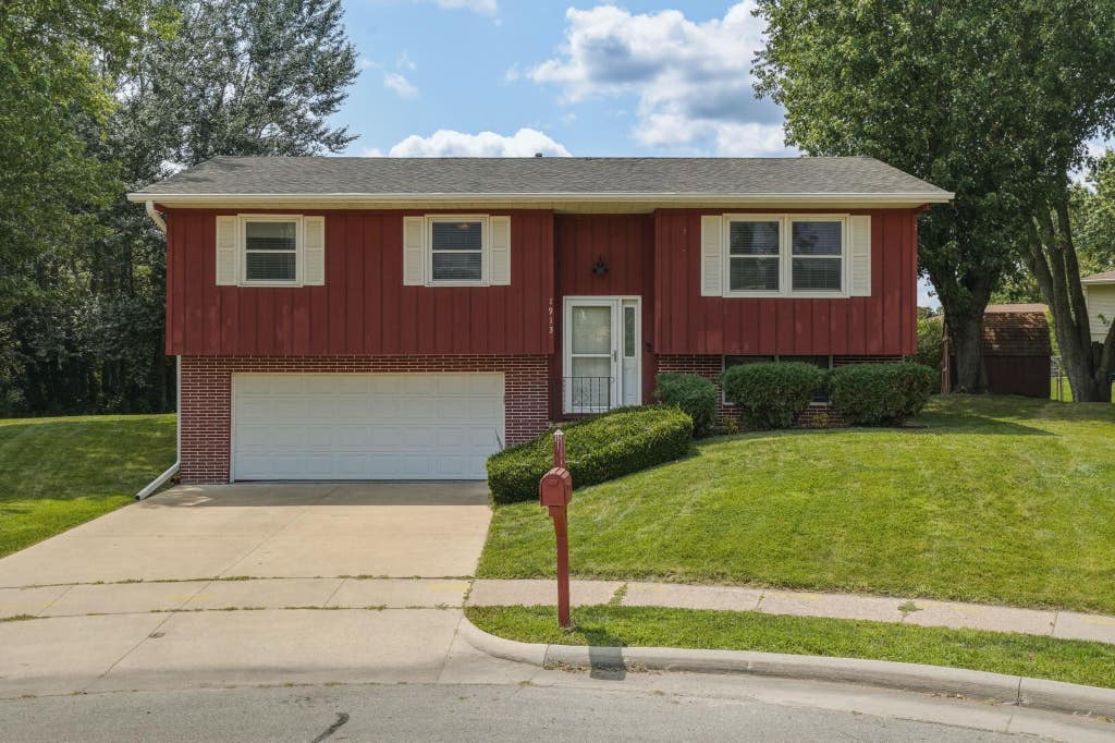 Photo of Dubuque, IA 52002 (MLS # 155312)