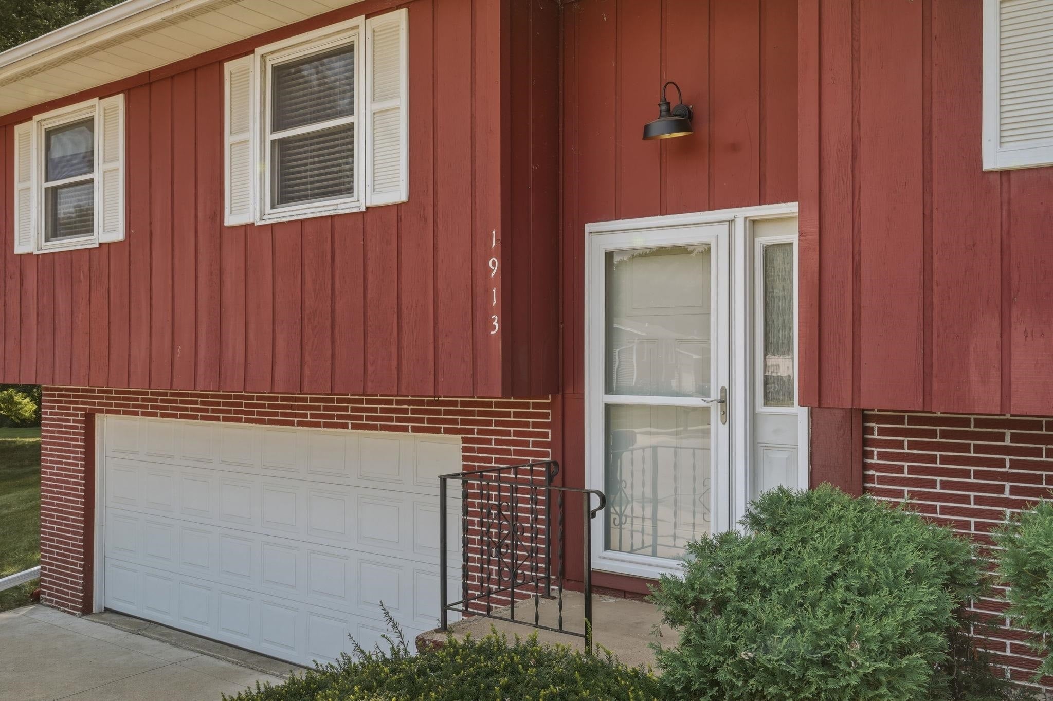 1913 Clifford Street - Photo 4