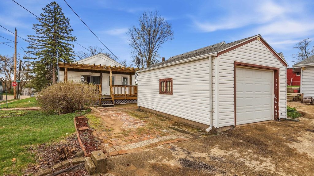 Photo of Dubuque, IA 52001 (MLS # 154105)