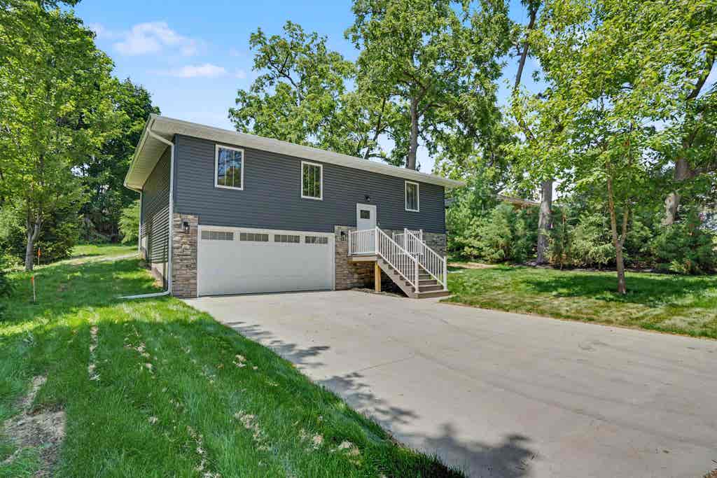 Photo of Dubuque, IA 52003 (MLS # 155147)